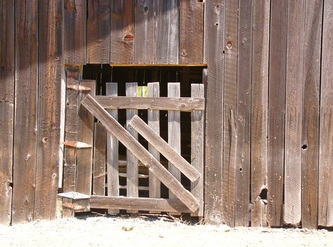 Photo of old barn in Anderson Valley, CA, by Linda A. Levy